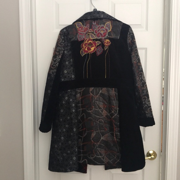 101 Idees coat. Size XL (missing top button) - Picture 3 of 3